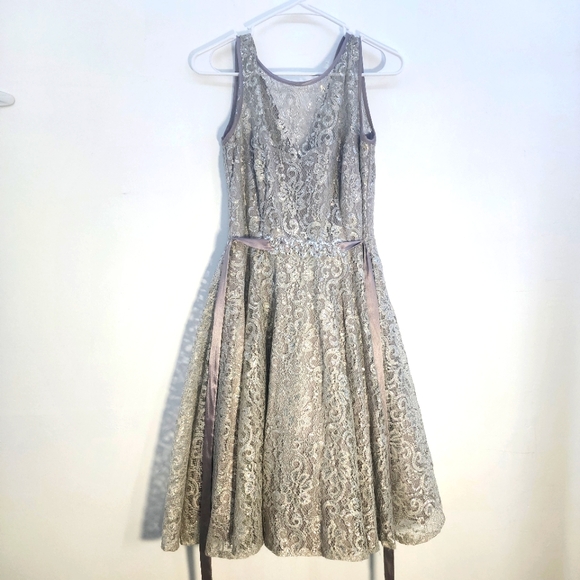 Betsy & Adam Dresses & Skirts - Betsy And Adam Silver Elegant Lace Dress Size 6